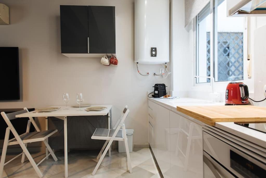 Ad2B Apartment, 300M From Cathedral With 2Br Sevilla Bagian luar foto