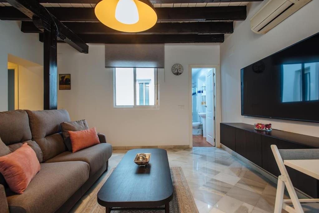 Ad2B Apartment, 300M From Cathedral With 2Br Sevilla Bagian luar foto